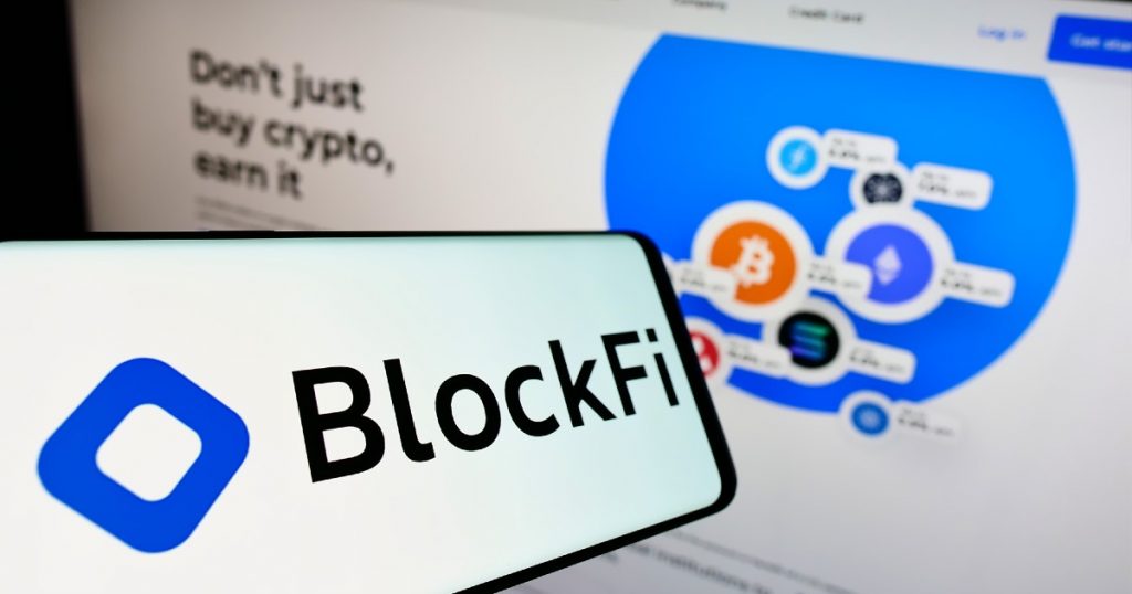 blockfi suspende retiros
